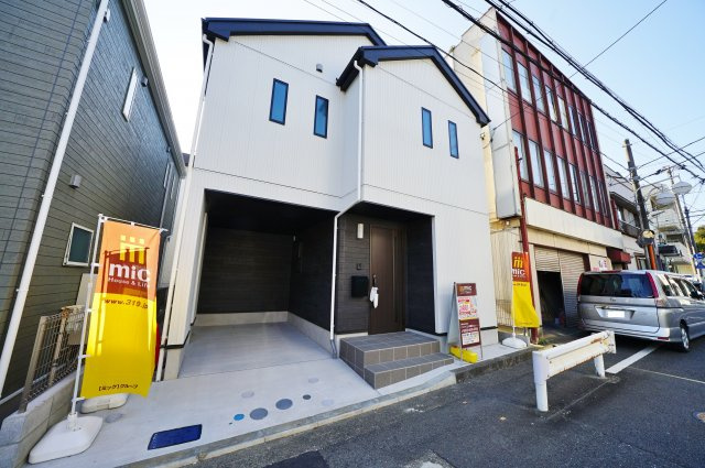 保土ヶ谷駅より平坦！収納豊富なビルトインガレージ付きの４LDK♪保土ケ谷区岩崎町　全２棟新築戸建ての外観|保土ケ谷区岩崎町新築戸建のイメージパースです。
