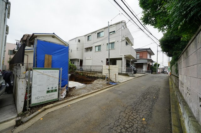 星川駅より徒歩圏内の通勤通学に便利な立地！LDK１８帖の４LDK♪保土ケ谷区桜ヶ丘2丁目　新築戸建ての前面道路含む現地写真|相鉄線「星川」駅より徒歩圏内の便利な立地です。
