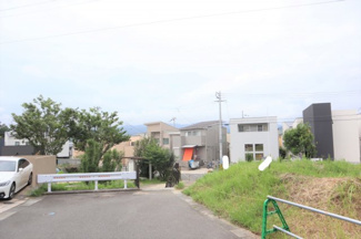 【前面道路含む現地写真】