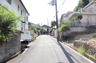 【前面道路含む現地写真】