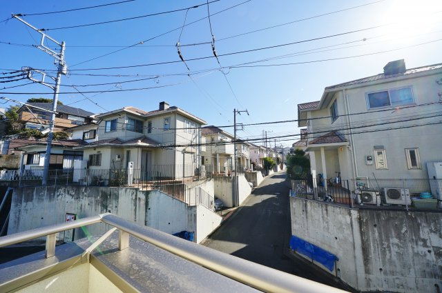 上星川駅徒歩４分！４．５ｍの南東道路につき陽当り良好♪保土ケ谷区上星川1丁目　新築戸建ての展望|第一種低層住居専用地域の落ち着いた住環境も魅力的ですね。