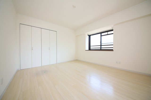 サニーコート清城の洋室