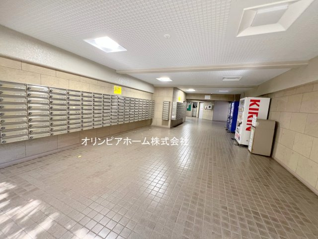 南砂町グリーンハイツ２号棟　リノベーション済のエントランス