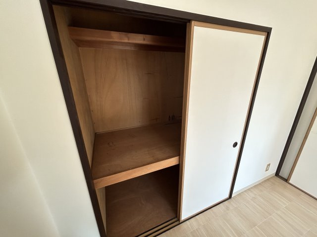 寺由ビルの収納