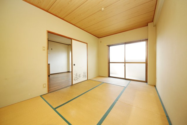 寺由ビルの和室