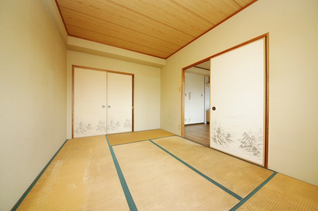 寺由ビルの和室