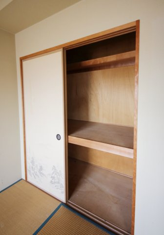 寺由ビルの収納