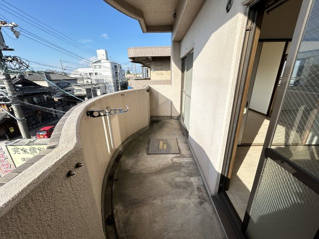 寺由ビルのバルコニー