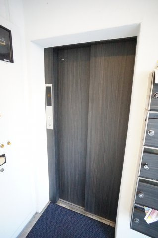 PINE　SEA　TSUDANUMAのエントランス|エレベーター付きで引越しも楽々です