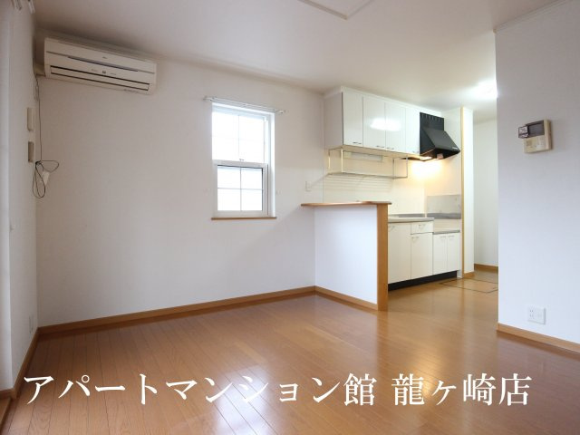 さくらヒルズ霞台　弐番館の居間・リビング