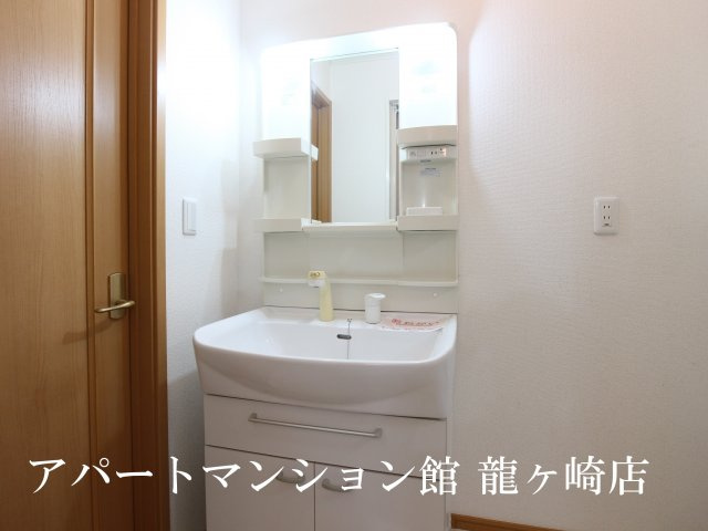 さくらヒルズ霞台　弐番館の独立洗面台