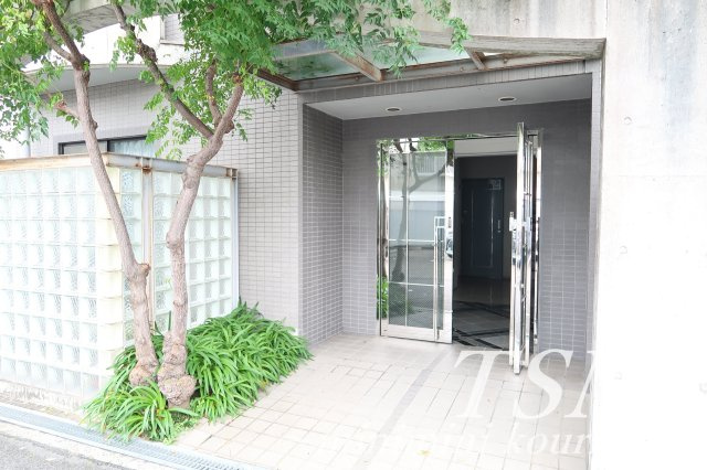 ベルメゾン枚方Ⅰのエントランス|マンションの入口