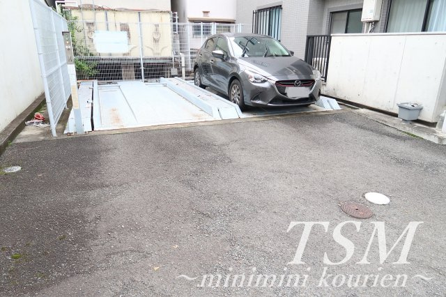 ベルメゾン枚方Ⅰの駐車場|敷地内駐車場