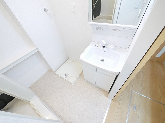 アルドゥル三条奈良Ⅱの洗面所|脱衣スペースもあります