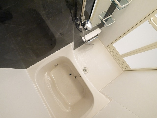 アルドゥル三条奈良Ⅱの浴室|ゆったり過ごせるお風呂です