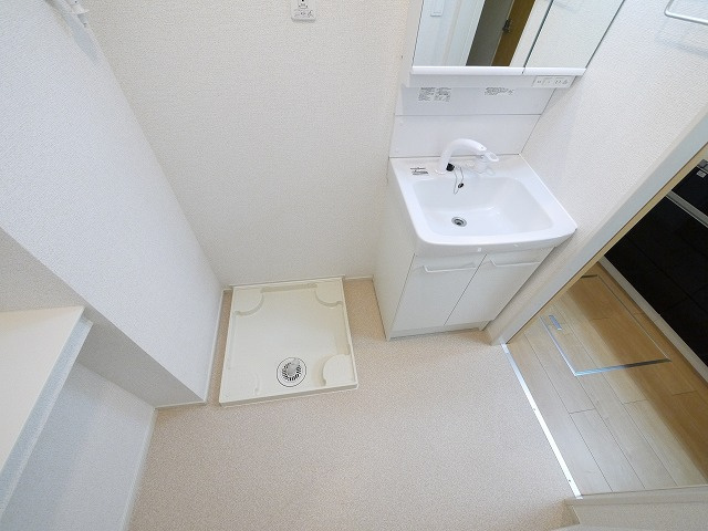 アルドゥル三条奈良Ⅱの洗面所|脱衣スペースもあります