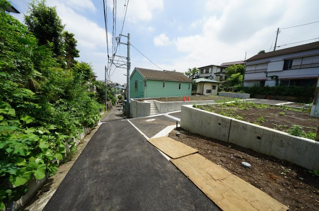 新規開発分譲地の整った街並♪近隣には公園、教育・医療施設等が充実♪保土ヶ谷区桜ヶ丘1丁目　全６棟新築戸建ての前面道路含む現地写真|24時間換気設備等、建物内は住む人を考えた設備が充実しています。