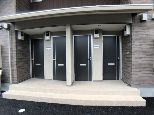 鹿嶋市大字国末のアパートのエントランス|ゆとりのあるエントランスです