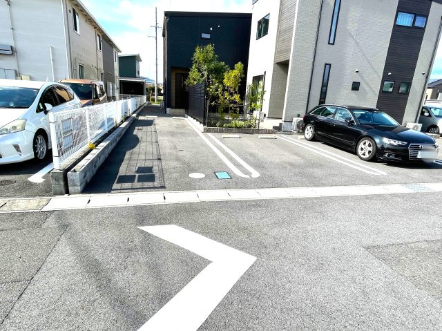 Bird garden Ogaki West  の駐車場