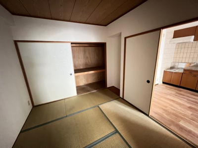 【和室】 | カサセラミカ | 赤ちゃんのお世話は畳がいいですね。
押し入れも広い（W287×D81㎝）です
