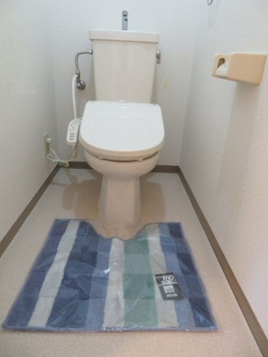 【トイレ】 | カサセラミカ | トイレが脱衣所と別にあるので、家人が入浴中でもトイレ使用できます。