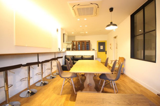 【ロビー】 | THE NEXT DOOR