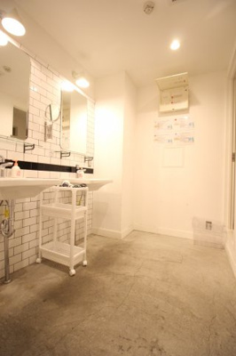 【洗面所】 | THE NEXT DOOR