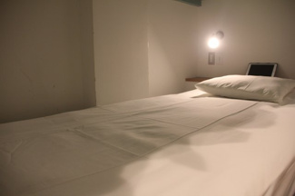 【寝室】 | THE NEXT DOOR