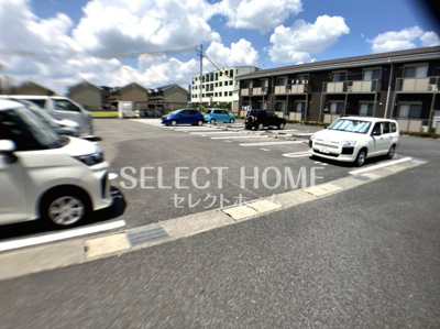 【駐車場】 | シャルマンソレイユＢ | 駐車場があるので、車を買う予定の方も安心です