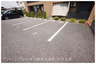 【駐車場】