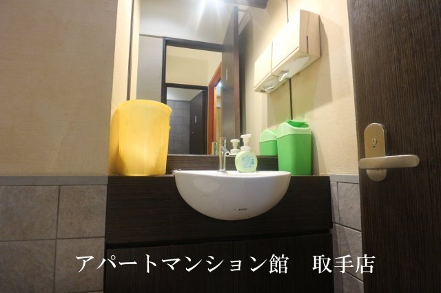 山中屋本店ビルの洗面所