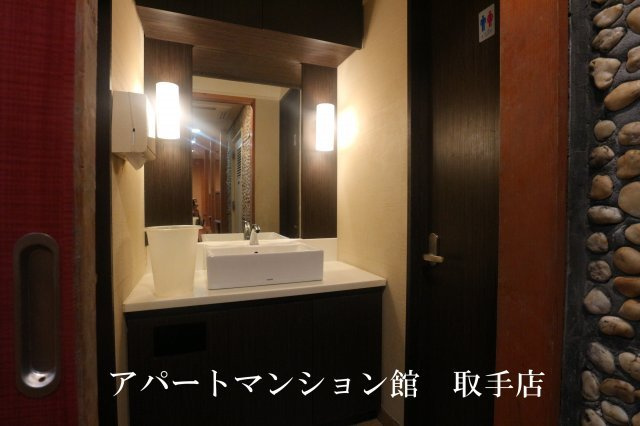 山中屋本店ビルの洗面所