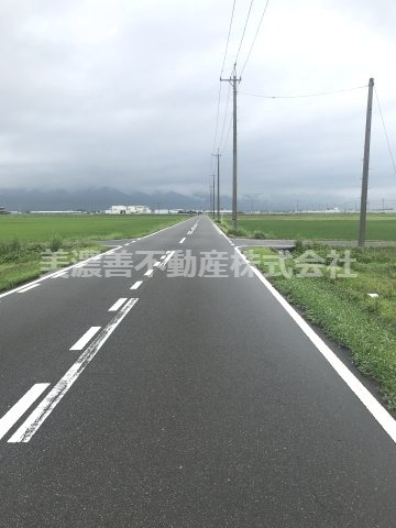 ５５２６２　海津市平田町西島土地の前面道路含む現地写真