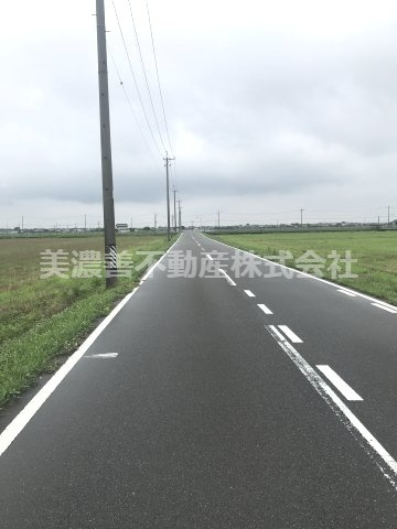 ５５２６２　海津市平田町西島土地の前面道路含む現地写真