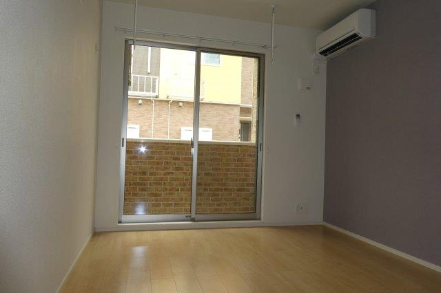 セレーノBの居間・リビング|洋室