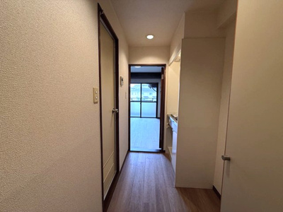 【展望】 | シャインヒルズ向ヶ丘 | 玄関から室内への景観です！右手にキッチン、左手にバスルームがあります★
