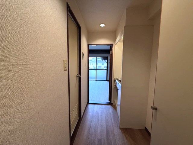 【展望】 | シャインヒルズ向ヶ丘 | 玄関から室内への景観です！右手にキッチン、左手にバスルームがあります★