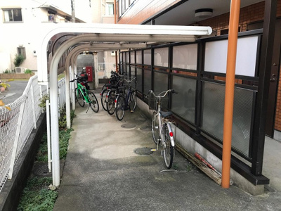 【その他共用部分】 | シャインヒルズ向ヶ丘 | 屋根付きの駐輪場で雨が降っても大切な自転車が濡れなくてすみますね♪駅まで自転車もおすすめです！