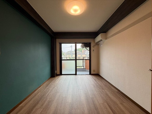 【洋室】 | シャインヒルズ向ヶ丘 | 南向き洋室6帖☆バルコニーに繋がるお部屋は陽当たり・風通し良好です！エアコン付きで1年中快適に過ごせますね☆