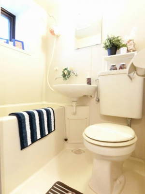 【浴室】 | シャインヒルズ向ヶ丘 | ユニットバスでお掃除らくらく☆浴室内に洗面台・トイレ付きです♪小窓があるので湿気がこもりにくくて良いですね☆