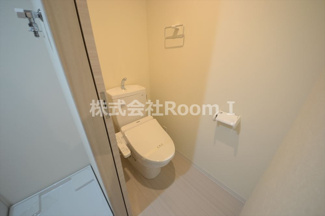 【トイレ】 | LaCASA玉造 | 清潔感のあるトイレです