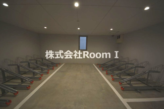 【その他共用部分】 | LaCASA玉造 | 駐輪場
外観もきれいです