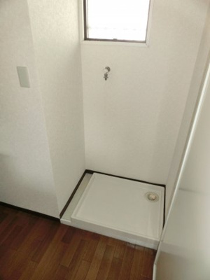 【設備】 | グランディシンヤ | グランディシンヤ　室内洗濯機置き場