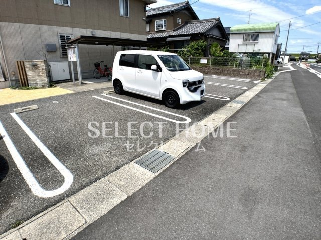 【駐車場】 | ゴールドバレーⅡ | 車をお持ちの方に嬉しい駐車場付きの物件です