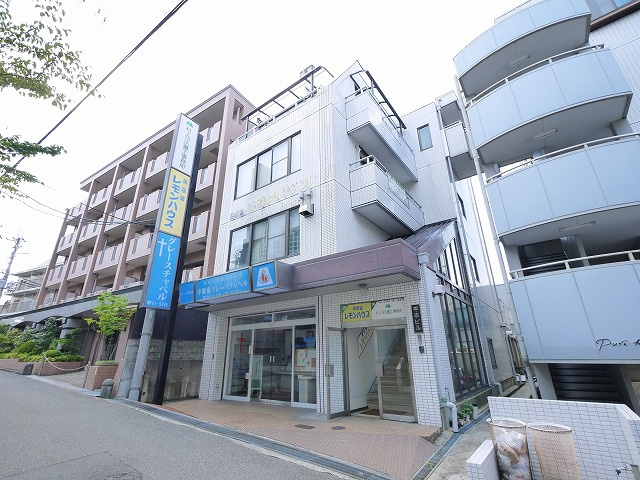 平本ビルの外観|おしゃれな外観です