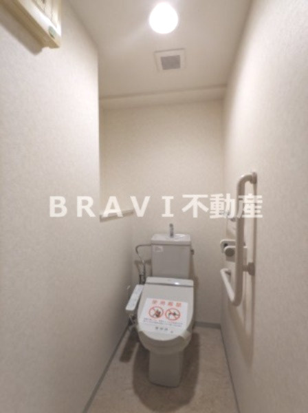 フォレステージュ谷町　BRAVI不動産のトイレ|【フォレステージュ谷町】落ち着いた色調のトイレです
