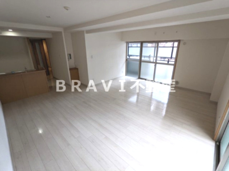 フォレステージュ谷町　BRAVI不動産の洋室|【フォレステージュ谷町】こちらの居間で趣味の時間をお楽しみください