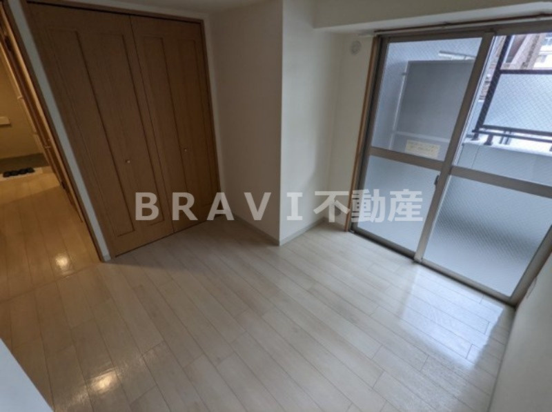 フォレステージュ谷町　BRAVI不動産の洋室|【フォレステージュ谷町】ゆったりとした居間です