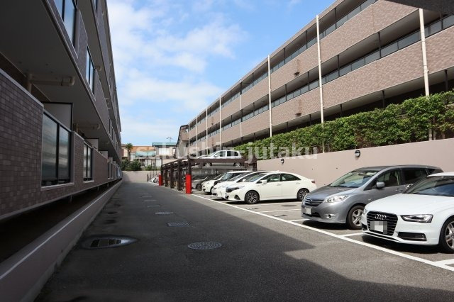藤和ライブタウン新検見川　１階部分のその他共用部分|駐車場　区画数４１　使用料は月額９，０００円～１１，０００円