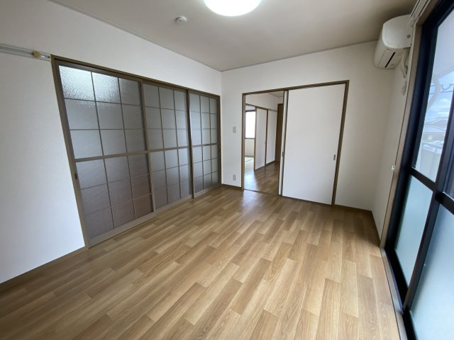 パークビレッジBの洋室|南洋室６帖
